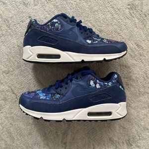 Nike Air Max 90 SE Blue Floral Women’s 8 1/2 Pre Owned Condition